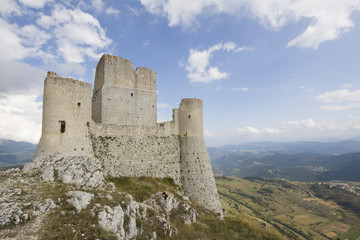 Fototapeta na wymiar Antico castello abruzzese