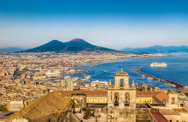 Stickers pour porte Naples Vue aérienne de Naples (Napoli) avec le Mont Vésuve au coucher du soleil, Italie