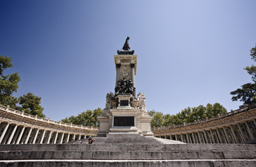 Fototapeta na wymiar Monumento a Alfonso XII