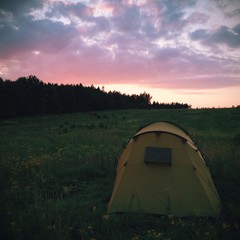 Samotny namiot © Tomasz Niewęgłowski