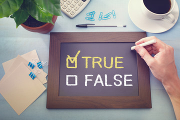 Naklejka premium True or False checkboxes sketched on a little blackboard