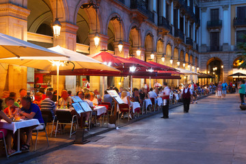 Street restaurants at Placa Reial in  night. Barcelona - obrazy, fototapety, plakaty