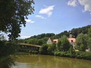 Obraz premium Wolfratshausen und die Loisach