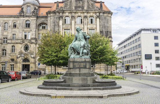 Otto Von Guericke Denkmal