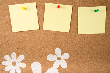 yellow sticky note memo on board