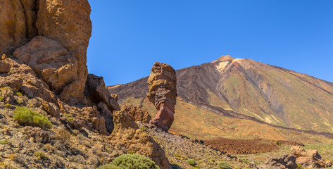 Fototapeta na wymiar Roques de Garcia and Cinchado, rocks formation and Teide volcano