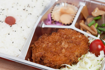 メンチカツ弁当