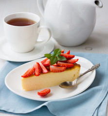 Cheesecake with fresh strawberries