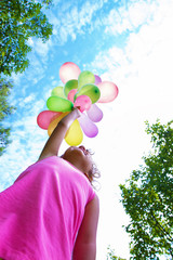 bambina con palloncini