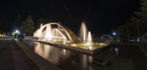 Fototapeta premium Confederation Arch Fountain at Night, Kingston