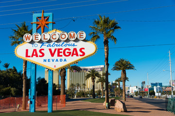 Signe célèbre de Las Vegas le jour ensoleillé lumineux