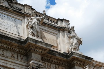 Fototapeta premium Fountain di Trevi - famous Rome's place