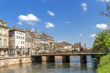 Obraz premium Canal in Strasbourg city center, France, Alsace