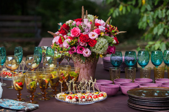 Table setting at a luxury reception