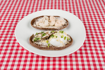 sandwich cream cheese and onions