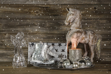 Weihnachtskarte in silber und braun mit Kerze im Landhausstil