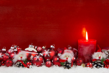 Dekoration Weihnachten in Rot: Weihnachtskarte mit Holz