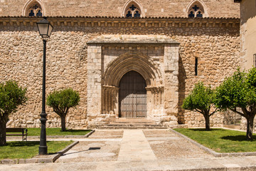 Fototapeta na wymiar Puerta en Iglesia de San Felipe. Brihuega. Guadalajara. España