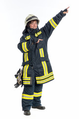 Feuerwehrfrau gibt Anweisung