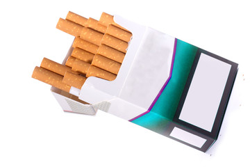 liegende Zigarettenpackung, wo die Zigaretten