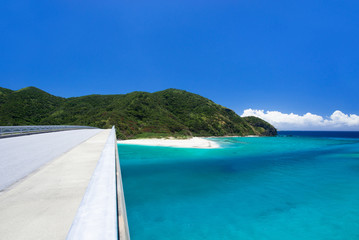 沖縄の海・阿嘉大橋