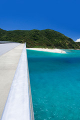 沖縄の海・阿嘉大橋