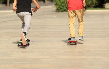 Fototapeta premium young boy skateboarding in the city 