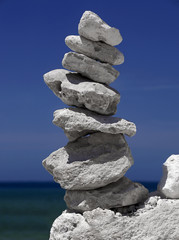 equilibrium of the pyramid stones