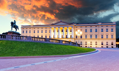 Royal palace in Oslo, Norway - obrazy, fototapety, plakaty
