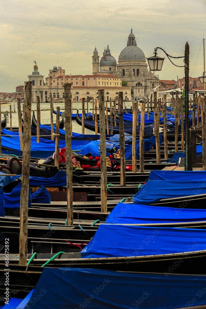 Wall mural venice, italy - gondolas and san giorgio maggiore