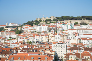 Fototapeta na wymiar Lisbonne : Castelo de Sao Jorge depuis l'elvador de Santa Justa
