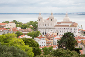 Fototapeta na wymiar Lisbonne : Panteão Nacional depuis le Castelo de São Jorge