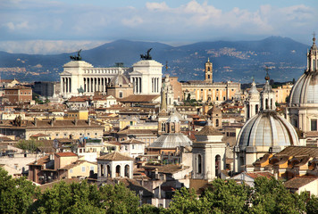 Fototapeta na wymiar Beautiful panorama of Roma, Italy