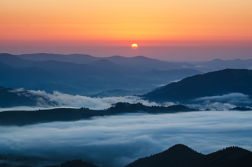 Fototapeta na wymiar Mountain sunrise