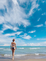 Fototapeta na wymiar attractive woman in bikini