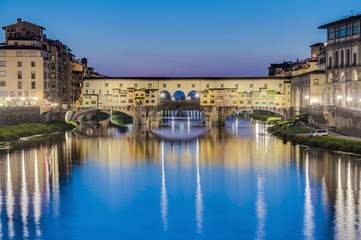 Obraz premium The Ponte Vecchio (Old Bridge) in Florence, Italy.