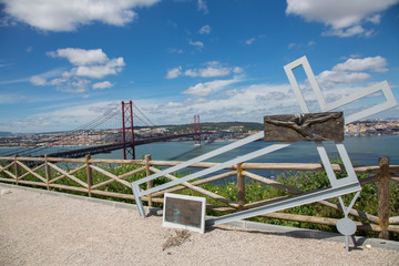 Lisbonne : pont du 25 avril depuis le Cristo Rei