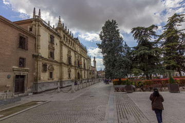 Fototapeta na wymiar streets and old buildings of the town of Alcala de Henares, Spai