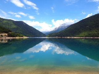 Obraz na płótnie Canvas mountain lake