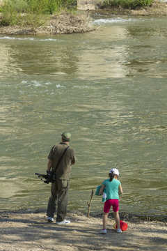 TOLEDO,SPAIN - APRIL 20:day of family fishing in the river Tajo