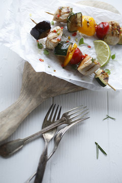 Savory halloumi kebabs with bell pepper