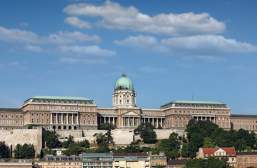 Fototapeta na wymiar royal castle on hill Budapest