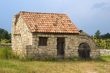 Obraz premium Ancient outbuilding in the south