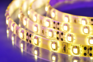 warmweißer LED-Streifen