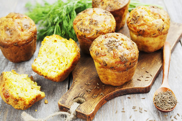 Cupcakes with cheese, dill and cumin