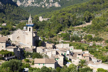 Fototapeta na wymiar Ancient mountain village in Valldemosa, Mallorca island, Spain