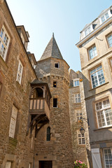 Fototapeta na wymiar Oldest house with balcony of Saint Malo. Brittany. France.