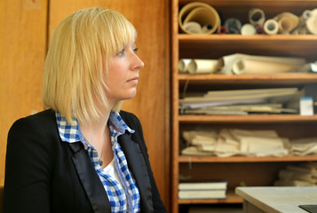 Frau bei der Arbeit