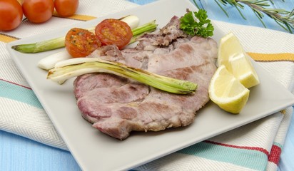 Chuleta de carne con verduras