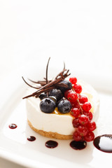 cheesecake with berries